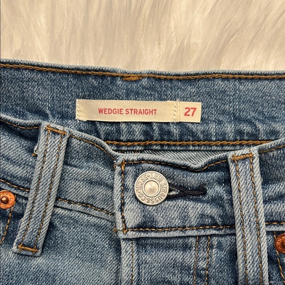Levi's Wedgie Straight Jeans with Distressed Detail - Picture 3 of 5